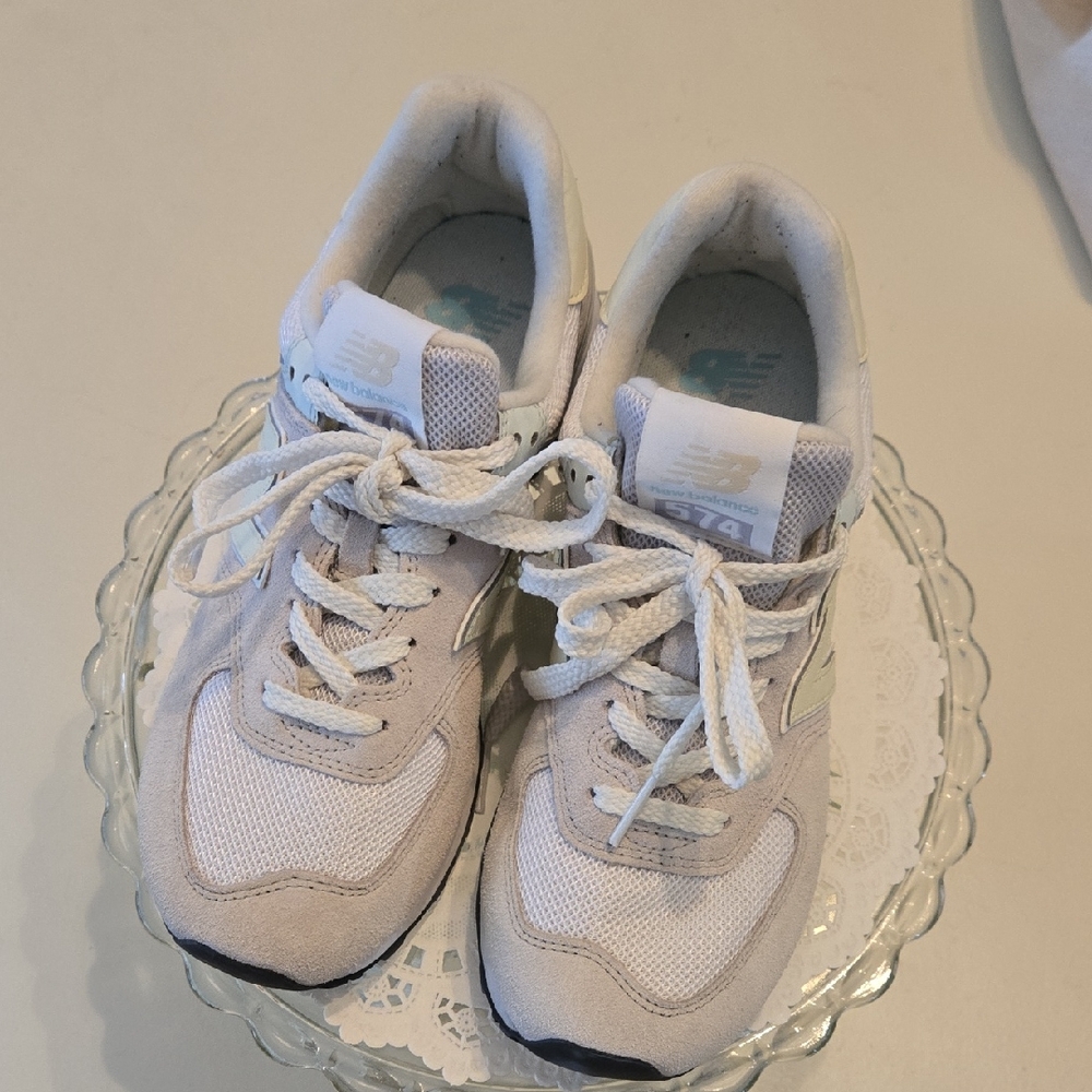 NWOT NB ladies gray, green and yellow sneakers Sz 7.5